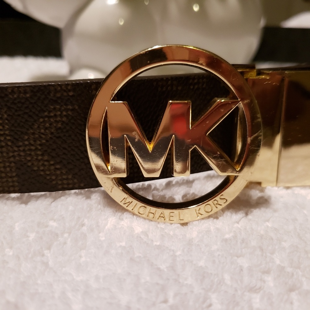 Authentic MICHAEL KORS Signature w/logo buckle